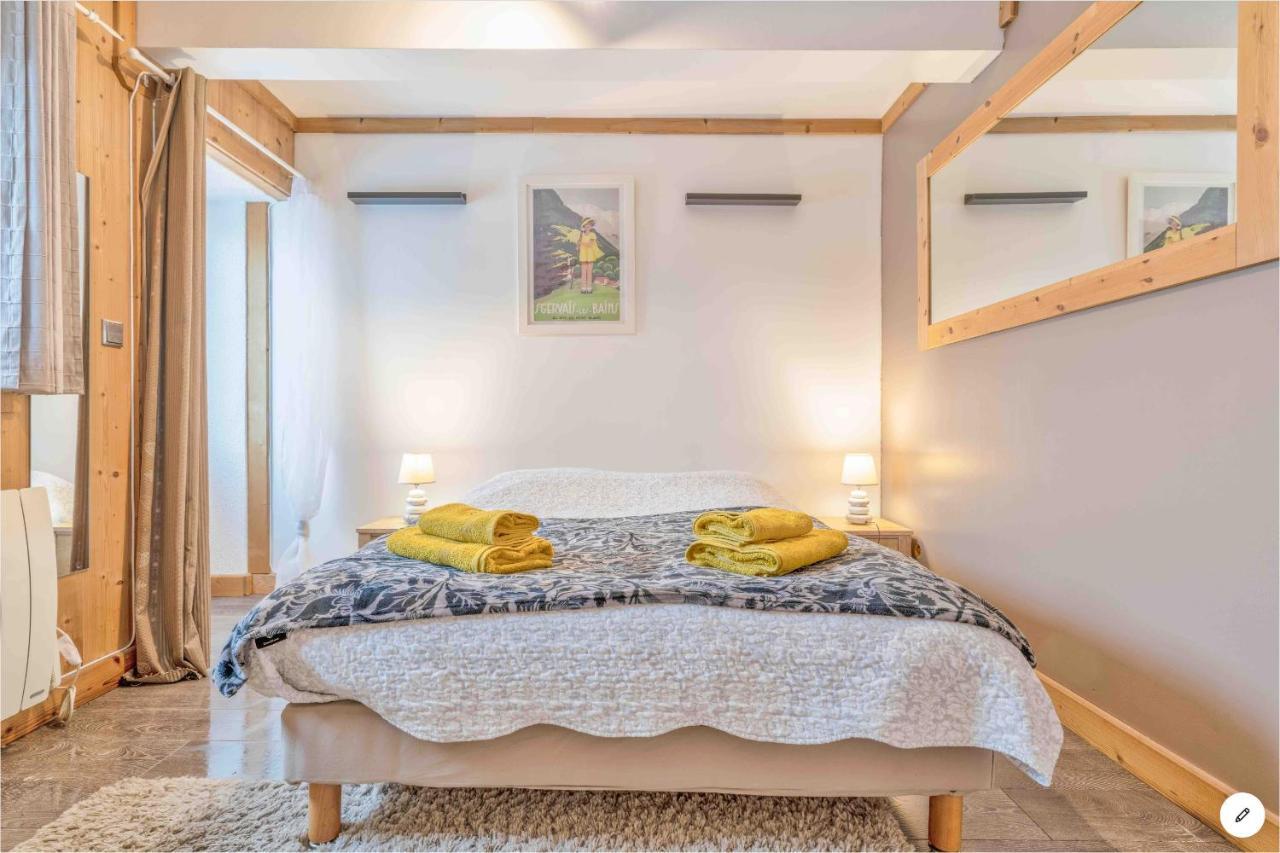 Chambre Independante Avec Salle De Bain Independante Au Rdc D Un Chalet A 25 Kms Chamonix แซ็งต์-แฌร์เวส์-เลส์-แบ็งส์ ภายนอก รูปภาพ