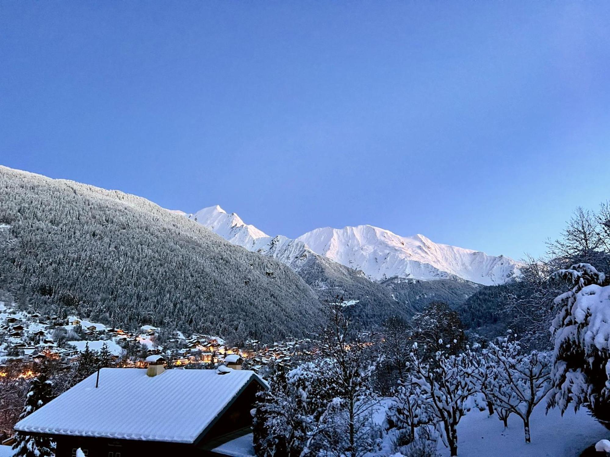 Chambre Independante Avec Salle De Bain Independante Au Rdc D Un Chalet A 25 Kms Chamonix แซ็งต์-แฌร์เวส์-เลส์-แบ็งส์ ภายนอก รูปภาพ